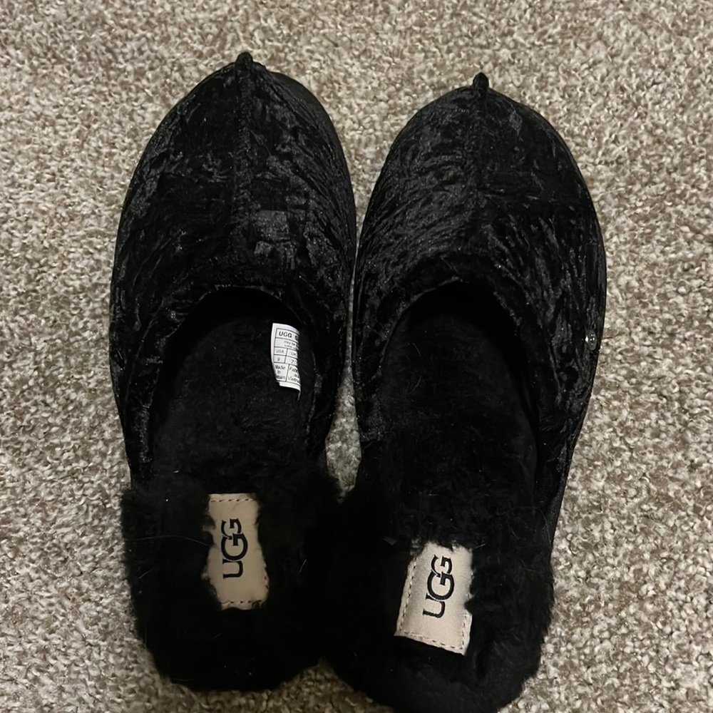 Brand new Ugg slippers. Size 9.